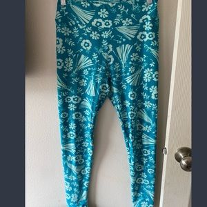 OS sky blue LuLaRoe Princess Aurora leggings. 🌹